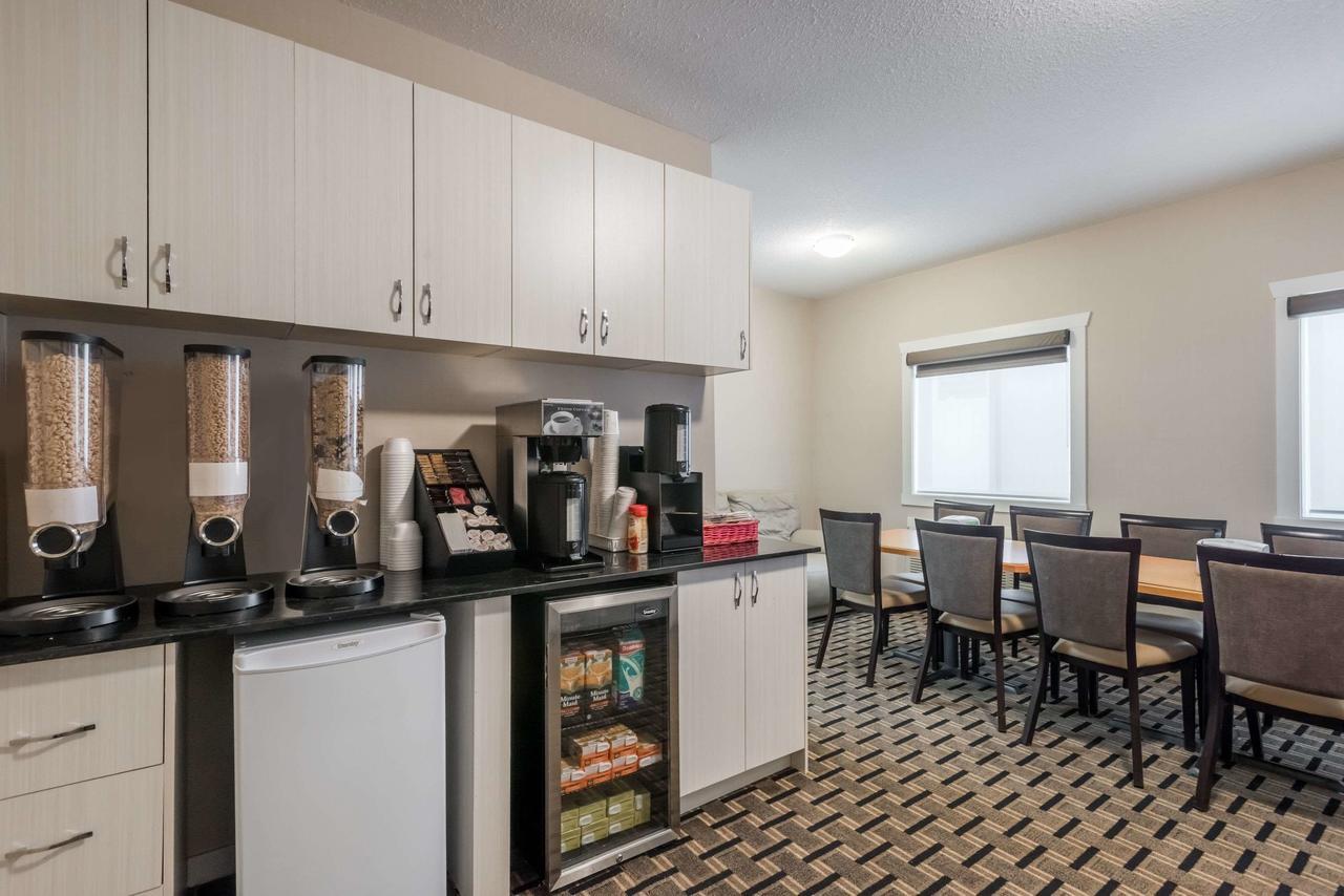 Motel Super 8 By Wyndham Watrous Esterno foto