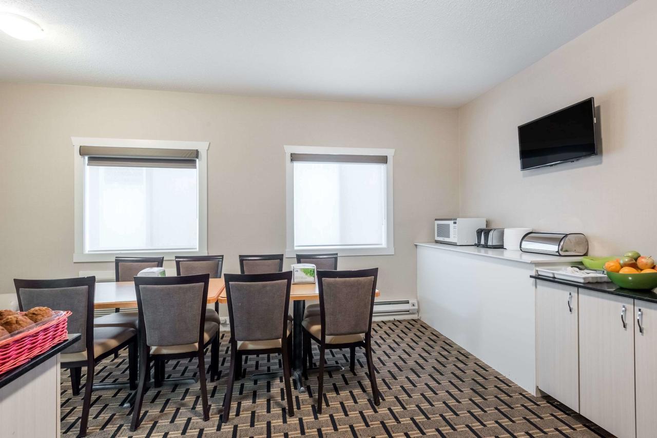 Motel Super 8 By Wyndham Watrous Esterno foto