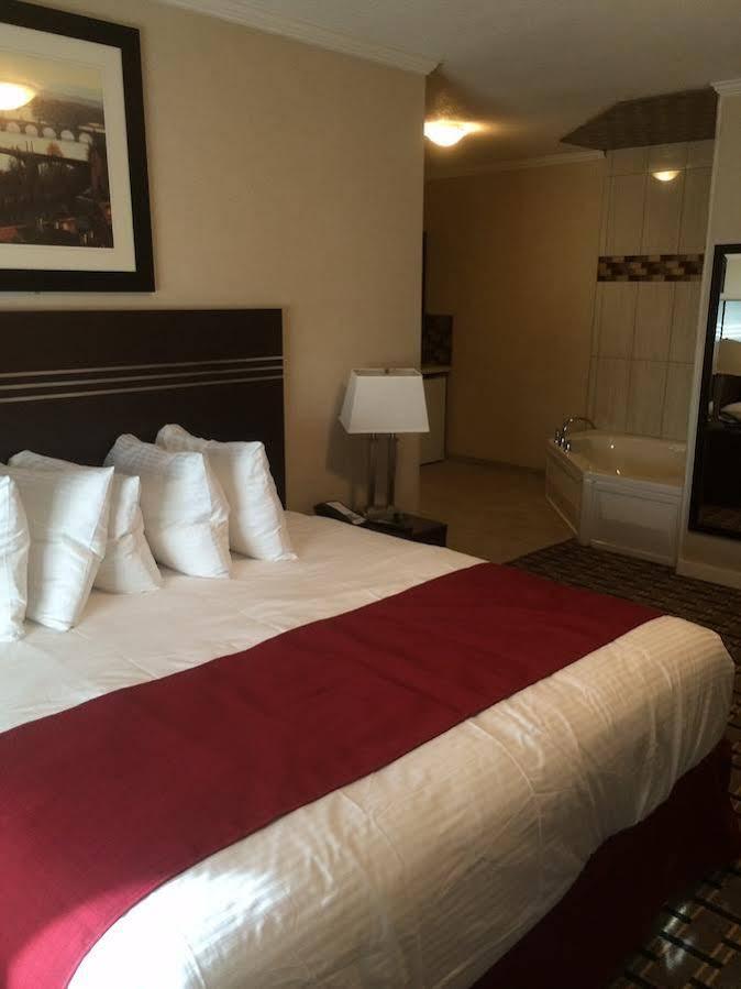 Motel Super 8 By Wyndham Watrous Esterno foto